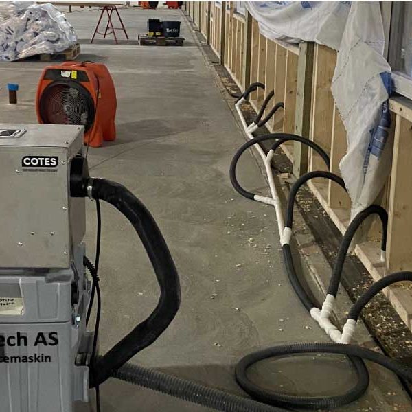 Byggtørker som tørker bunnsvilller punktvis - her Svilltørking på nye Drammen sykehus